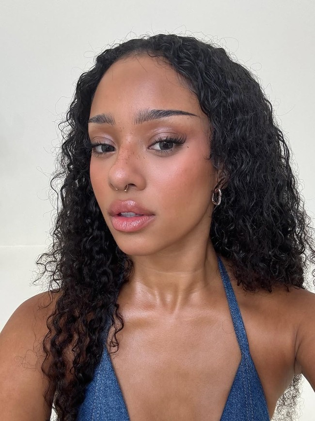 Sejumlah penggemar pun khawatir Manon tidak akan kembali ke KATSEYE meski dikatakan hanya “mengambil jeda sementara.” HxG diduga hanya menggunakan alasan kesehatan sebagai alibi untuk mendepaknya dari grup. Foto: dok. Instagram @meretmanon