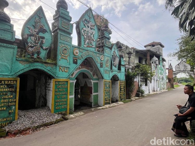 Potret Masjid Agung Wisnu Manunggal Rahmatullah di Mojokerto