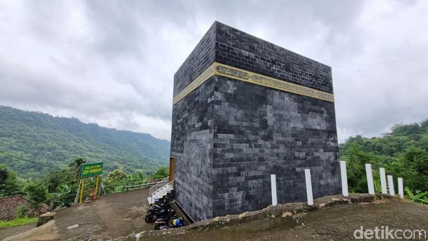 MAsjid Kabah Penampakan Masjid Ka'bah Asy-Syuhada di Batur Turu, Mertelu, Gedangsari, Gunungkidul, Senin (23/2/2026).