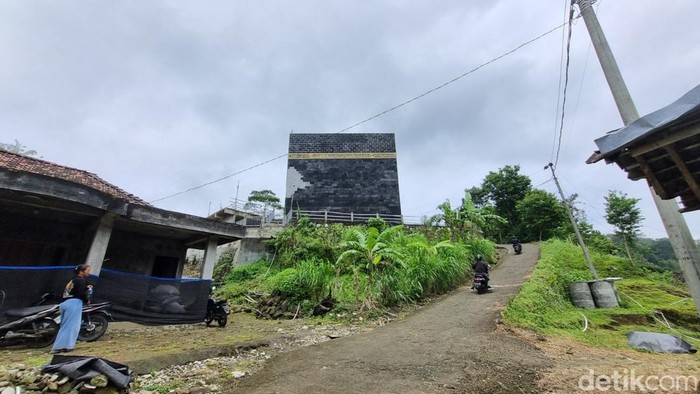 Penampakan Masjid Kabah Asy-Syuhada di Batur Turu, Mertelu, Gedangsari, Gunungkidul, Senin (23/2/2026).