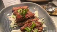 Kofta khas Mesir jadi salah satu menu yang sayang dilewatkan. Teksturnya empuk dengan berempah, disajikan dengan hangat. Foto: detikcom/Riska Fitria