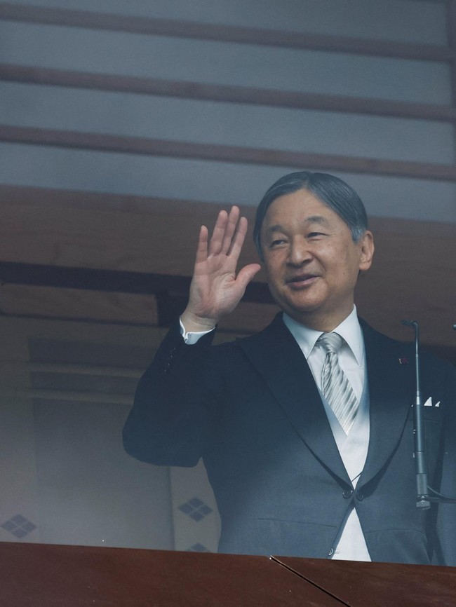 Momen Langka, Kaisar Naruhito Sapa Publik di Tokyo Saat Ulang Tahun ke-66