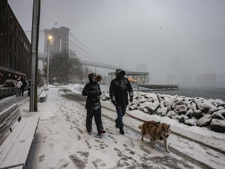 Musim Dingin Ekstrem, Badai Salju Selimuti New York