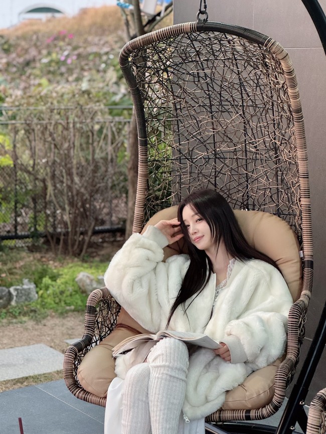 Dalam postingan yang mengabadikan momen pergantian tahun 2026, Nam Gyu Ri disebut masih seperti remaja, aslinya ia sudah menginjak usia 41 tahun. Foto: Instagram @nam_gyuri