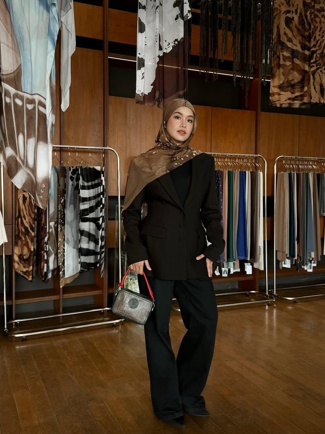Inspirasi Bukber Kekinian: Pashmina Viscose Ala Aurel sampai Natasha Rizki