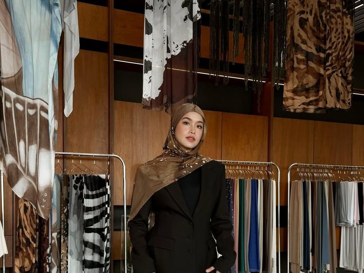 Inspirasi Bukber Kekinian: Pashmina Viscose Ala Aurel sampai Natasha Rizki