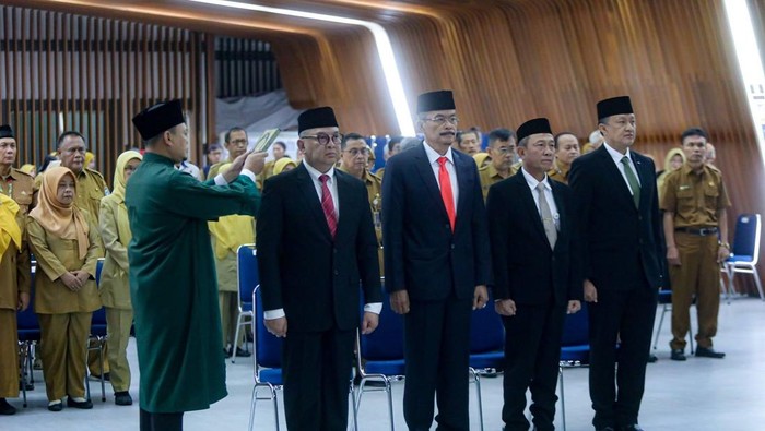 Pelantikan pejabat Pemkot Bandung.