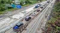 Progres perbaikan konstruksi slab on pile (peninggian) pada ruas Tol Kayuagung-Palembang (Kapal) jalur A km 345+150 sd 348+850 yang mengalami rekayasa lalu lintas lawan arah (contraflow) telah mencapai 86 persen dan ditargetkan normal kembali pada 10 Maret 2026 mendatang. Foto: ANTARA FOTO/NOVA WAHYUDI