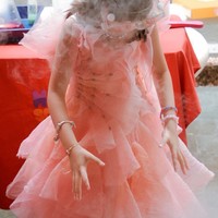 Di keterangan unggahan, Raisa juga menuliskan pesan menyentuh untuk sang anak di hari ulang tahunnya. “Merupakan suatu kehormatan terbesar dalam hidupku untuk melihatmu tumbuh dewasa, sayangku. Selamat ulang tahun ke-7, Zawi.. Meskipun Glinda & Elphaba yang asli tidak bisa hadir, @littlethoughtsplanner membuat ulang tahun ini menjadi yang terbaik, salah satu kenangan terindah kita,” tulis Raisa dalam bahasa Inggris. Foto: Instagram/@raisa6690