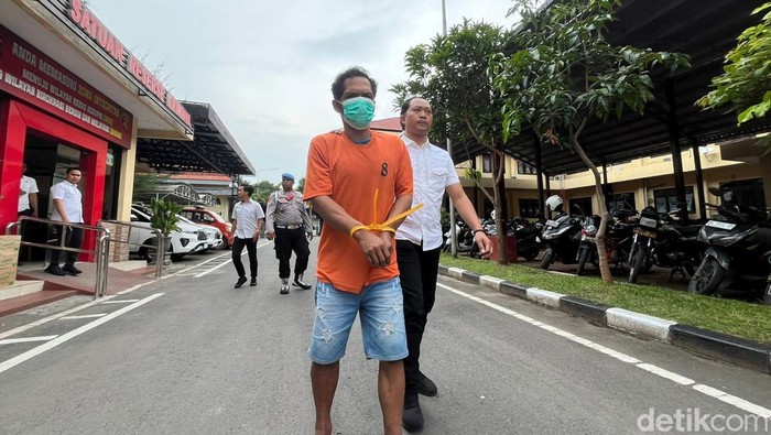 Sanapi (38), maling L300 di Mojokerto