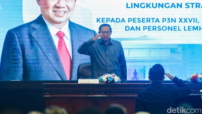 SBY memberikan kuliah umum di Lemhanas, Jakarta, Senin (23/2/2026). Dalam kesempatan itu, SBY menyinggung AS yang mau jadi negara unipolar atau satu-satunya penguasa dunia.