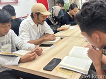 Gaya Ngabuburit Anak Muda di Surabaya