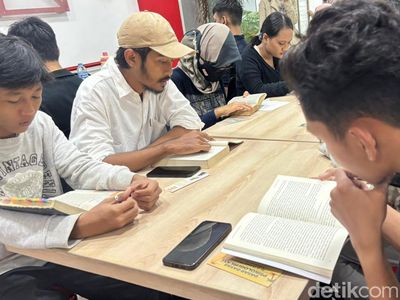Gaya Ngabuburit Anak Muda di Surabaya