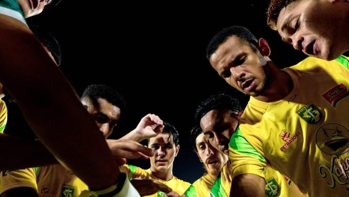 Skuad Persebaya Surabaya melakukan tos