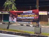 Respons Santai Rico Waas Soal Spanduk Minta Dirinya Mundur Viral