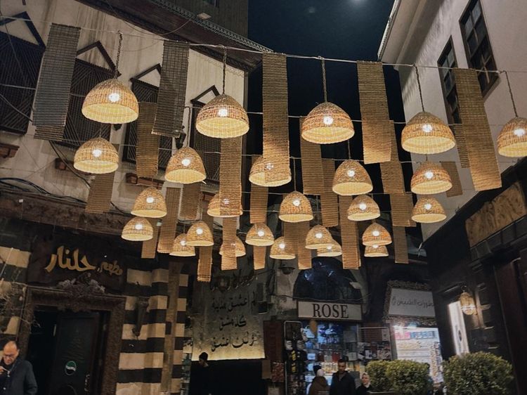 Gemerlap Lampu Hiasi Malam Ramadan di Damaskus