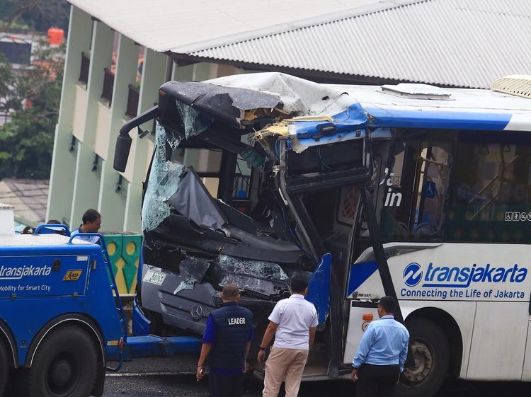 Penampakan Dua Bus TransJakarta Tabrakan di Koridor 13 Cipulir