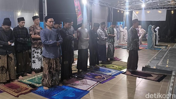 Tarawih Kilat di Pondok Pesantren Al-Qur’aniyah, Desa Dukuh Jati, Kecamatan Krangkeng, Kabupaten Indramayu