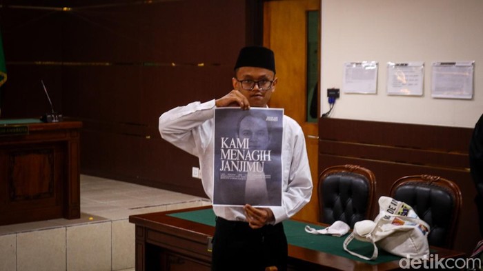 Majelis hakim Pengadilan Negeri Sleman memvonis 5 bulan 3 hari terdakwa Perdana Arie Putra Veriasa dalam kasus pembakaran fasilitas Polda DIY.