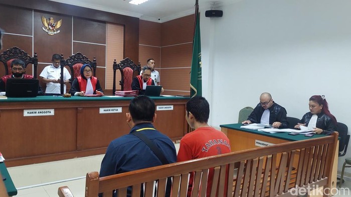 Terdakwa WN Thailand Weerapat Phongwan saat mengikuti persidangan di PN Batam. (Alamudin/detikcom)