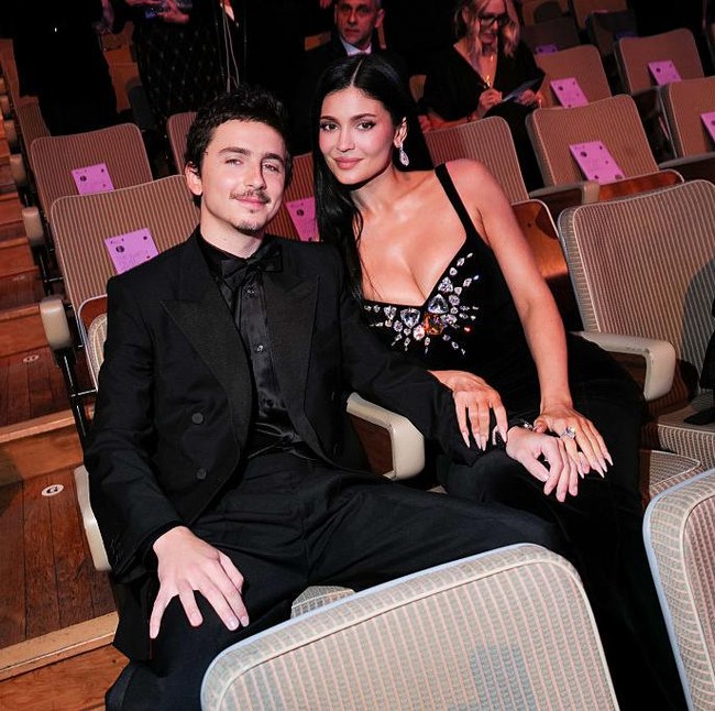 Romantis Banget! Potret Lengket Timothee Chalamet & Kylie Jenner di BAFTA 2026