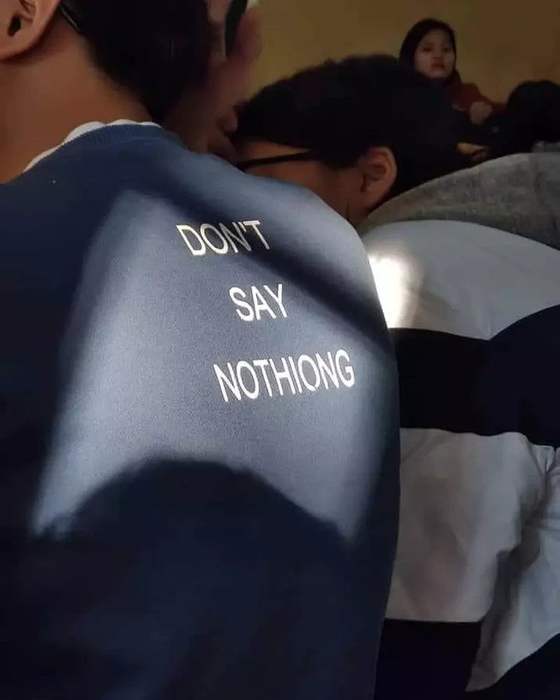 Tulisan Absurd di Baju Bapak-bapak, Mana yang Bikin Kamu Pengen Punya Juga?