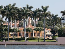 Video: Pria Bersenjata Coba Masuk Kediaman Trump Ditembak Mati