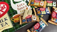 Milk Tea Kit Kat memadukan teh hitam dan cokelat putih creamy dengan rasa lembut dan aroma harum. Diproduksi di Jepang, rasa ini disukai pencinta bubble tea. Foto: The TakeOut