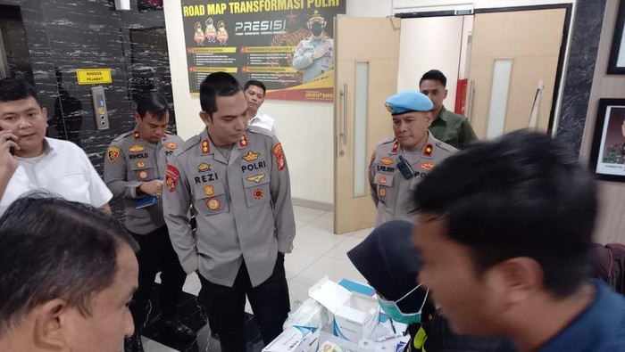 **77 Personel Polres Jakbar Dites Urine Dadakan, Hasilnya Mengejutkan!**