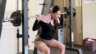 Potret Alyssa Daguise Olahraga Angkat Beban saat Hamil Besar, Kuat & Bugar