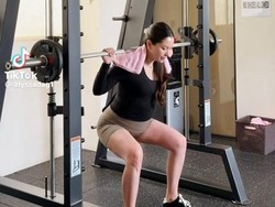 Potret Alyssa Daguise Olahraga Angkat Beban saat Hamil Besar, Kuat & Bugar