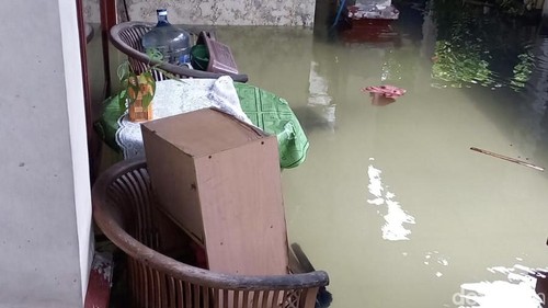Banjir menggenangi rumah warga di Pemogan, Denpasar, Selasa (24/2/2026).