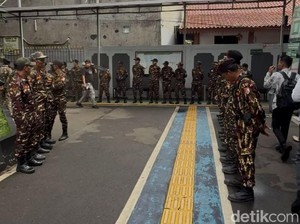 Banser NU Buat Barisan Saat Sidang Praperadilan Perdana Gus Yaqut di PN Jaksel