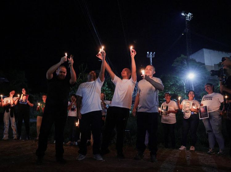 Bebas dari El Rodeo, Tahanan Politik Ikut Doa Bersama dengan Keluarga