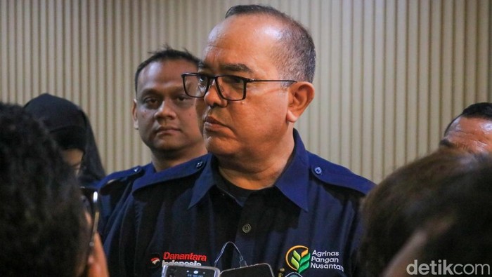 Direktur Utama PT Agrinas Pangan Nusantara (Persero), Joao Angelo De Sousa Mota menyampaikan konferensi pers di Menara Ayodya, Jakarta, Selasa (24/2/2026).