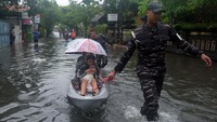 Berdasarkan data sementara dari Badan Penanggulangan Bencana Daerah (BPBD) Provinsi Bali, terdapat 26 titik banjir di wilayah Kabupaten Badung dan Kota Denpasar akibat intensitas hujan tinggi yang terjadi sejak Minggu (22/2). (Nyoman Hendra Wibowo/Antara) Berdasarkan data sementara dari Badan Penanggulangan Bencana Daerah (BPBD) Provinsi Bali, terdapat 26 titik banjir di wilayah Kabupaten Badung dan Kota Denpasar akibat intensitas hujan tinggi yang terjadi sejak Minggu (22/2). (Nyoman Hendra Wibowo/Antara)