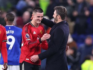 Benjamin Sesko Mau Carrick Bertahan di Man United