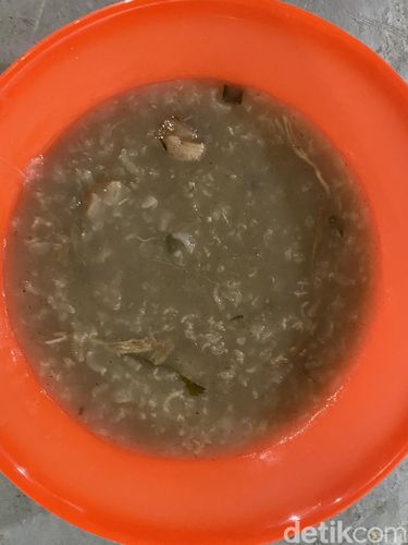 Buka bersama dengan menu bubur kanji rumbi di Masjid Aceh Sepakat Medan. (Mhd Ilham Pradila/detikSumut)