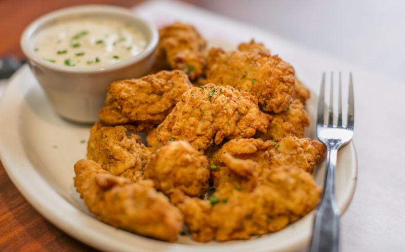 Calf fries, olahan testis sapi goreng yang populer di Amerika Selatan.
