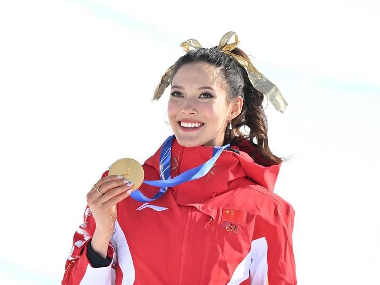 Pesona Eileen Gu, Atlet Ski Berprestasi yang Juga Model Victorias Secret