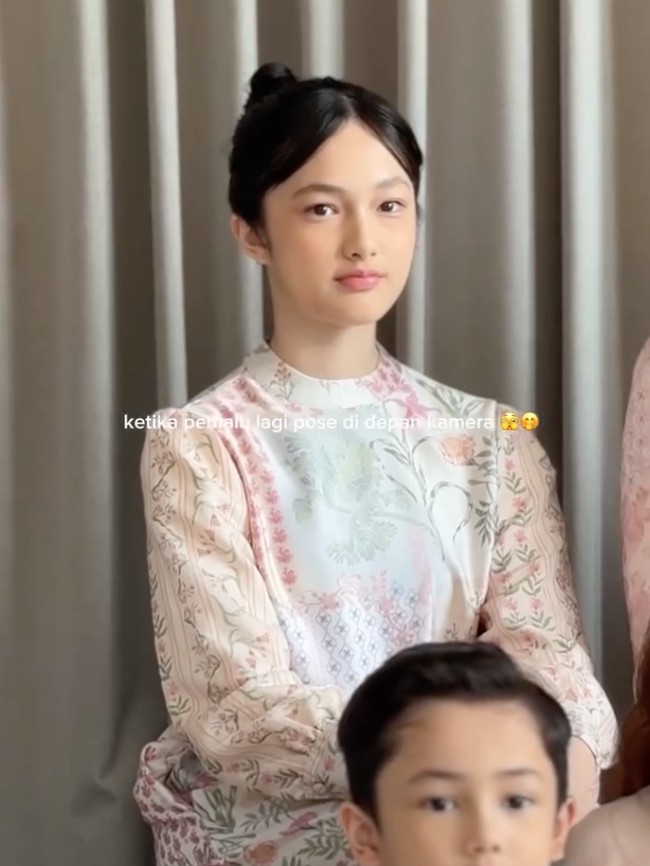 Pesona Elea Putri Ussy-Andhika Pratama di Pemotretan Keluarga, Bikin Salfok