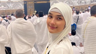 Faby Marcelia Alami Hal Gak Terduga Saat Umrah: Ditarik dan Dipeluk Orang Asing