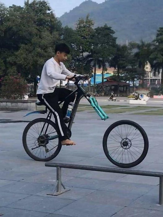 Nyaris Celaka, Eh Jadi Lucu! Foto Timing Tak Terduga