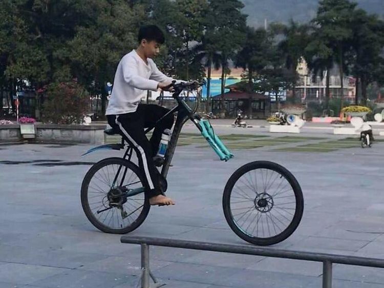 Nyaris Celaka, Eh Jadi Lucu! Foto Timing Tak Terduga