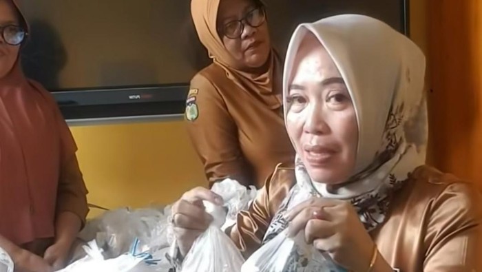 Guru SD di Palu mengaku miris dengan menu MBG yang dinilai tidak sesuai anggaran.