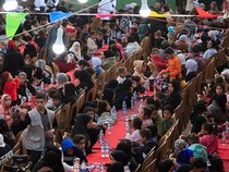 Video Ramadan di Tenda Darurat, Anak Yatim Gaza Berbuka dengan Kesederhanaan