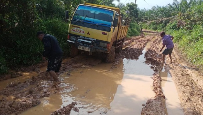 Jalan di Kecamatan Lakitan, Musi Rawas rusak parah hingga sebabkan dua desa terisolir