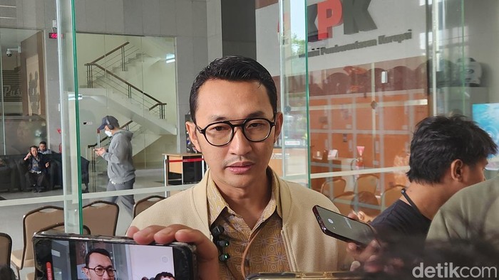 KPK Terungkap! Rokok Mesin Curang Pakai Cukai Manual di Skandal Suap Bea Cukai