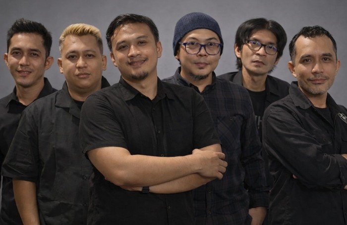 Juke Band kembali dengan single Inikah Cinta, mengusung nuansa pop romantis era 2000-an. Dapatkan album Cerita Kita di platform digital!