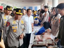 Warga Karawang Serbu Pasar Murah, Daging Sapi Dijual Rp 120 Ribu